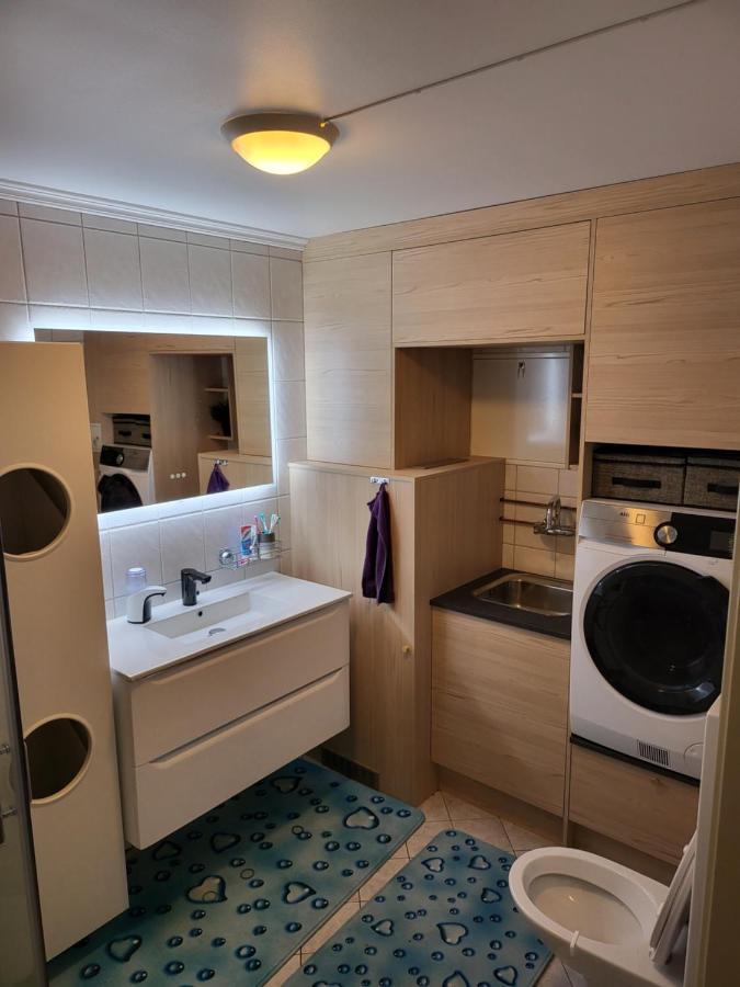 Sentrumsleilighet Med Gratis Parkering Til Leie Apartment Arendal Luaran gambar